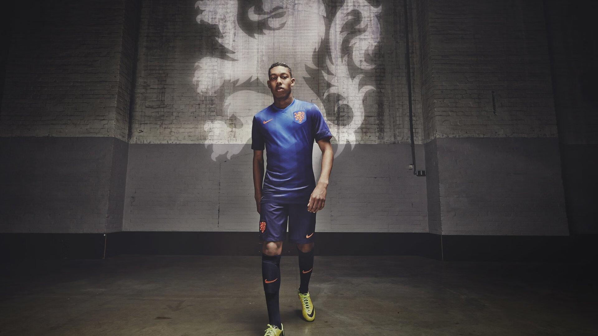 英超豪门激战落幕，曼城绝杀利物浦登顶积分榜