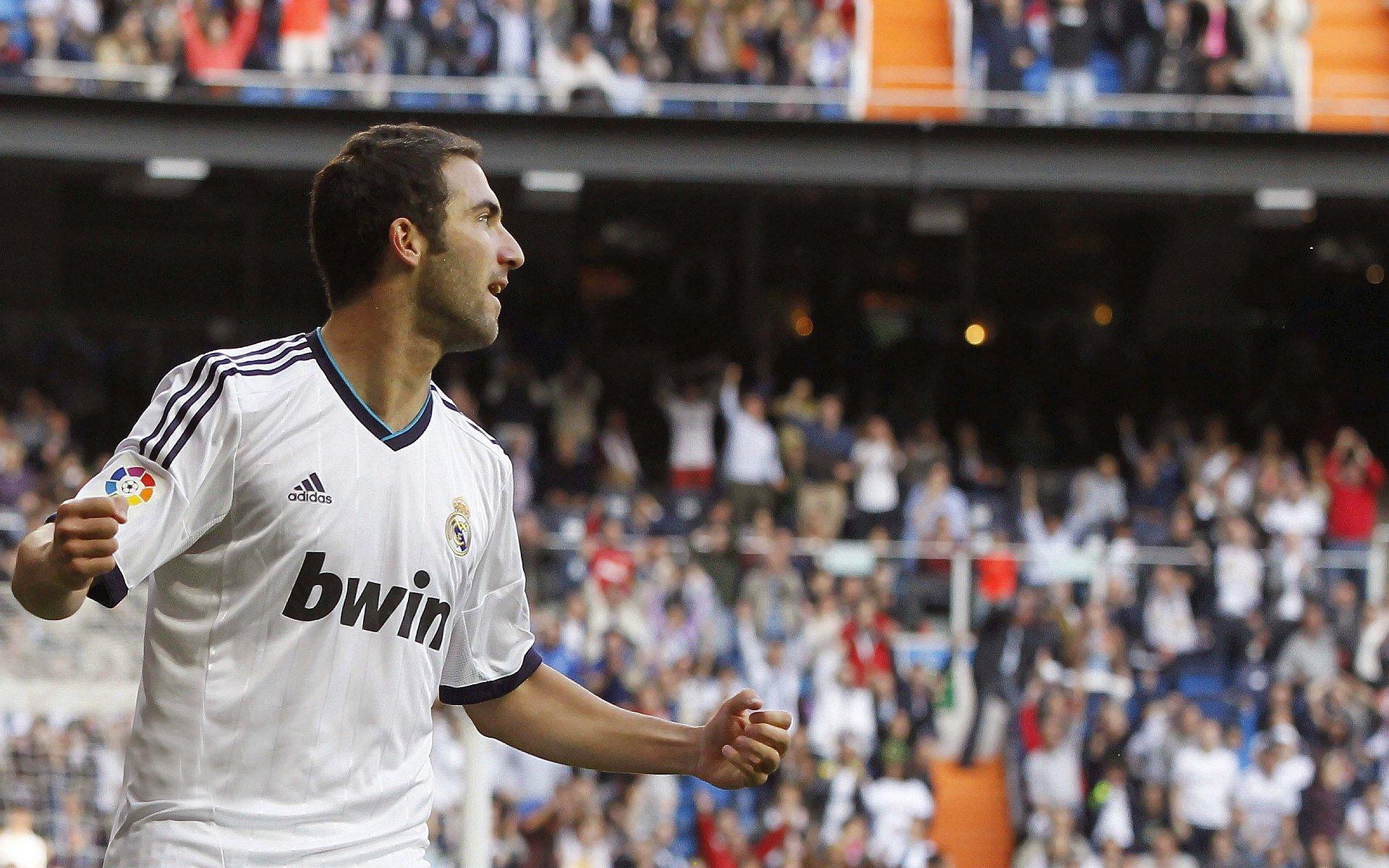 库里狂砍50分率勇士逆转湖人，刷新多项三分纪录