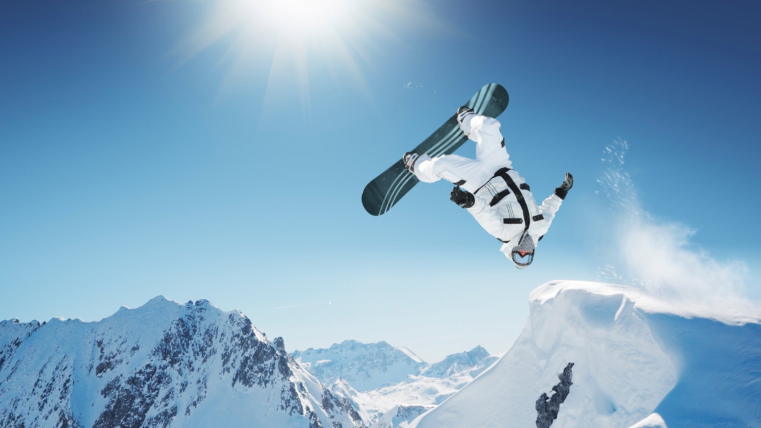 阿尔卡拉斯横扫对手晋级美网八强 新生代天王展现王者风范